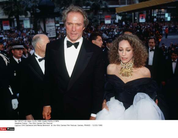 En 1990 Clint Eastwood et Marisa Berenson montent les marches pour "Chasseur blanc, coeur noir"