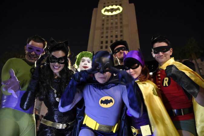 Les fans s'étaient réunis en masse pour rendre un dernier hommage à ce Batman kitch, immortalisé par Adam West