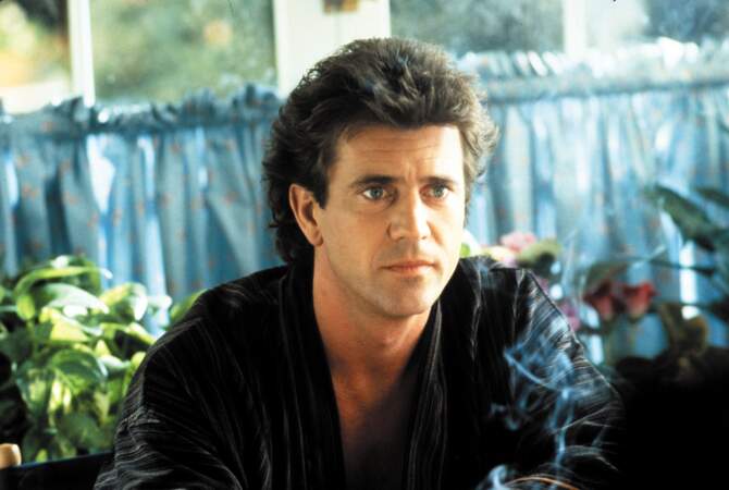 Dans le film de 1987, Mel Gibson prête son charme insolent à Martin Riggs, flic enragé depuis la mort de sa femme