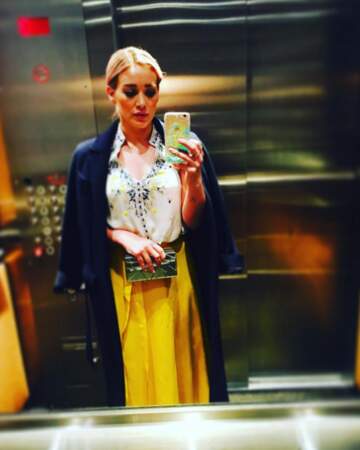 Hilary Duff est comme nous, elle prend des selfies dans son ascenseur. 