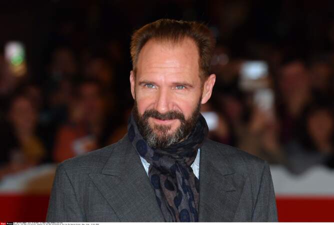 Ralph Fiennes porte bien la barbe