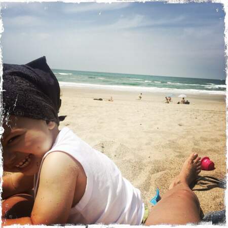 Rachel Legrain-Trapani est à la plage avec ses enfants. 