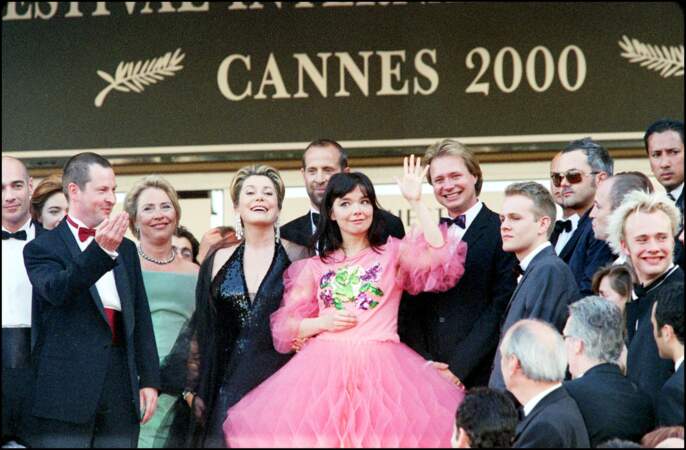 Toujours en 2000, Björk gagne le prix d'interprétation féminine pour "Dancer in the Dark".