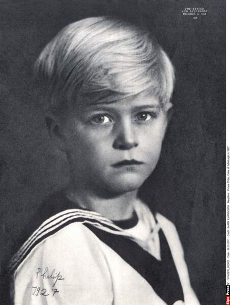 À 6 ans, Philip adopte un air plus sérieux sur ce portrait datant de 1927