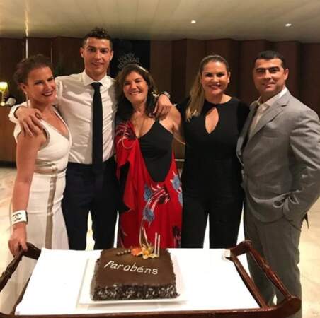 Le soir du réveillon, Cristiano Ronaldo fêtait le Nouvel an mais aussi l'anniversaire de sa maman !