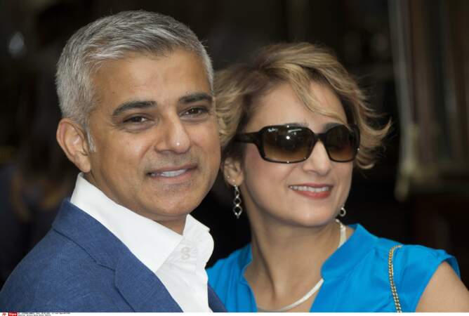 Le maire a posé avec son épouse Saadiya 