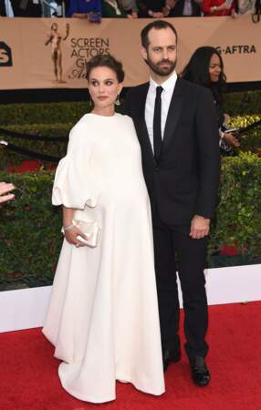 La simplicité, un choix approuvé par Natalie Portman, enceinte, aux côtés de son mari Benjamin Millepied.