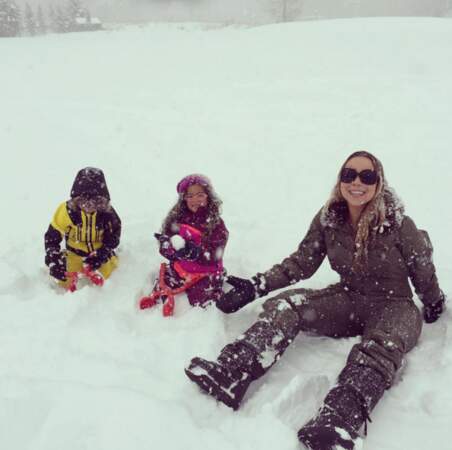 Mais le ski est aussi un super moment à passer en famille. Ici Mariah Carey et ses jumeaux.