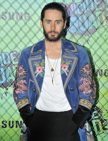 Mais d'ailleurs Jared, c'est quoi cette veste en jean à fleurs ? Pas très JOKER tout ça !