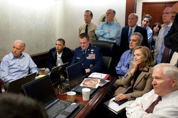 En 2011, dans la "situation room", il assiste tendu à l'exécution d'Oussama Ben Laden