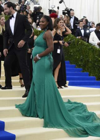 Serena Williams très en beauté et très enceinte.