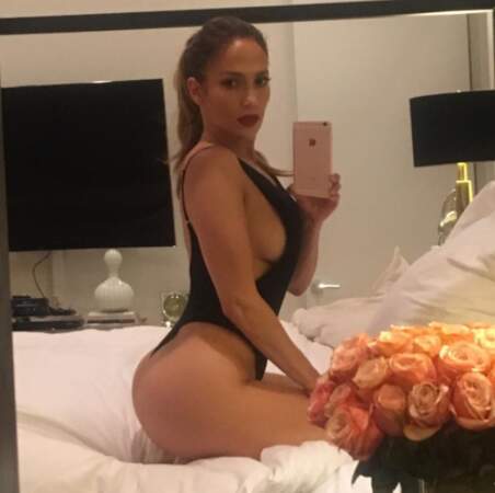 Et Jennifer Lopez nous a offert ce selfie ultra-sexy en body. 