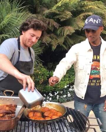 Jean Imbert et Pharrell Williams ont fait chauffer le BBQ entre potes. 