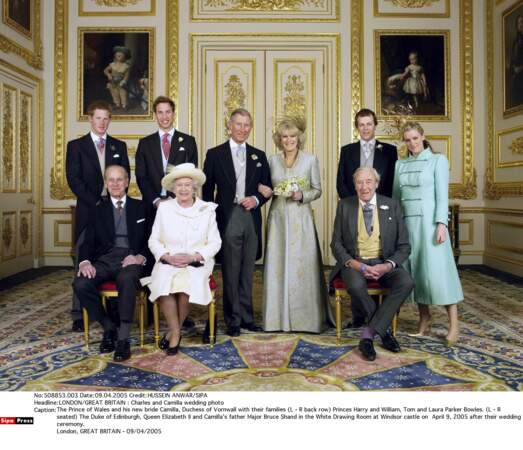 En 2005,  le prince Charles épouse Camilla Parker Bowles. Kate pas encore membre du cercle intime n'y assistera pas