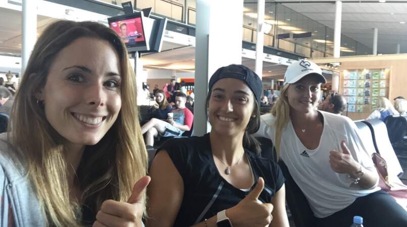 Les filles du tennis Caroline Garcia, Alizé Cornet et Kristina Mladenovic se déplacent en bande