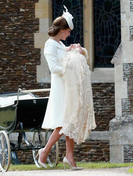 Le royal baby, dont c'était la deuxième apparition publique depuis sa naissance, n'avait pas l'air aux anges…