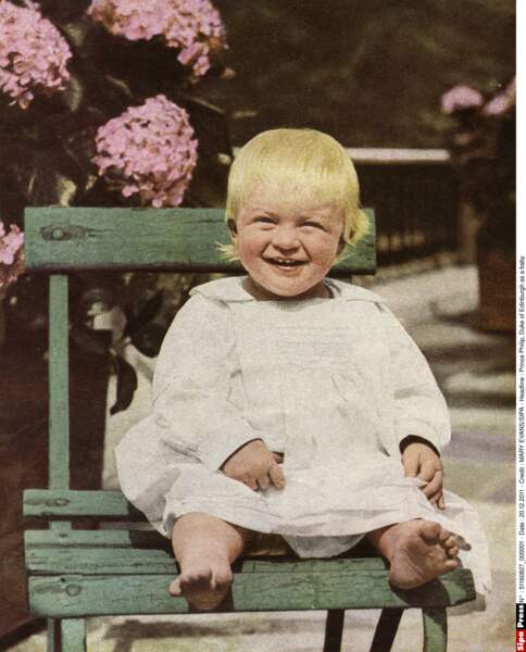 Son futur mari, le prince Philip, duc d'Edimbourg, tout sourire à un an, en 1922
