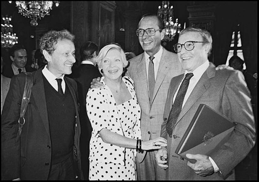 Jacques Chirac avec son amie Line Renaud, Jean-Louis Barrault et Gene Kelly en 1981.