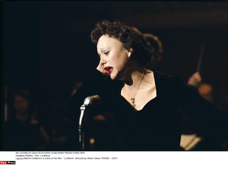 Elle joue Edith Piaf dans La Môme (2007)