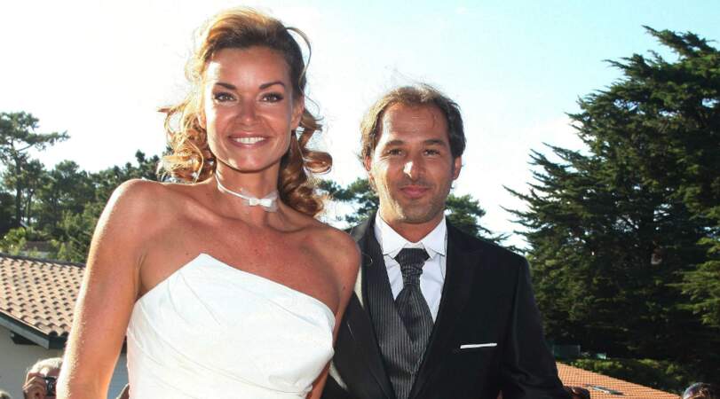 Pour son mariage avec Thierry Peythieu, qu'elle épouse en 2011, elle choisit de relever à moitié ses cheveux et opte pour des boucles très prononcées.