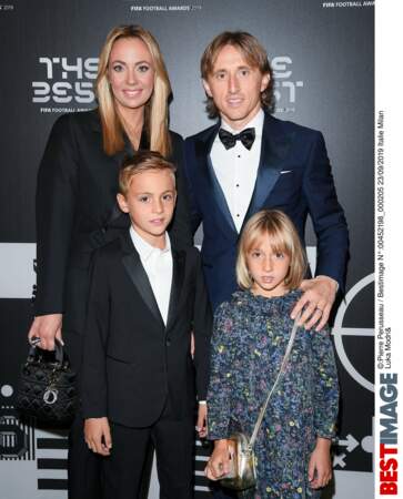 Luka Modric s'est déplacé en famille et il n'est pas le seul !