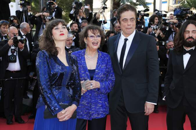 Claudia Cardinale et Benicio del Toro pour la montée des marches de Carol