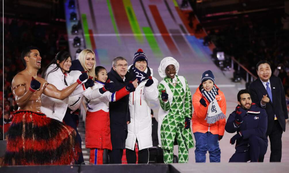 Martin Fourcade pose avec d'autres athlètes emblématiques de ces Jeux Olympiques 2018