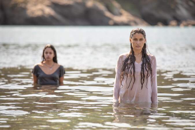 Le mythe des sirènes émerge de nouveau dans "Une île" (Arte, saison 1) avec Laetitia Casta.