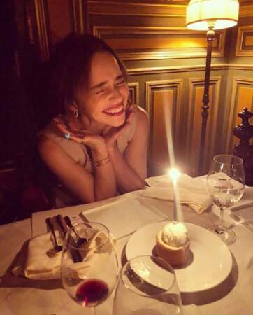 Un joyeux anniversaire à Emilia Clarke, 33 ans et toutes ses dents. 