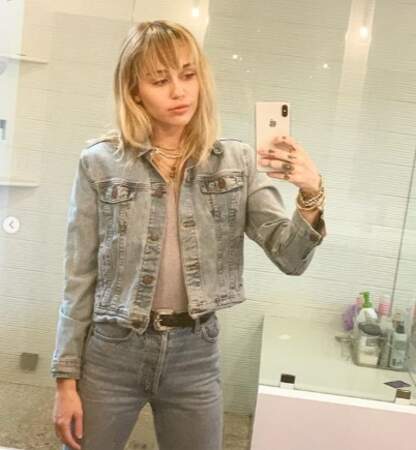 Total look jeans pour Miley Cyrus. 