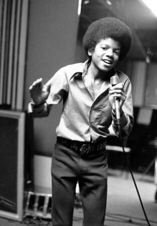 Michael Jackson en 1972, alors âgé de 13 ans, et plus jeune membre des Jackson Five