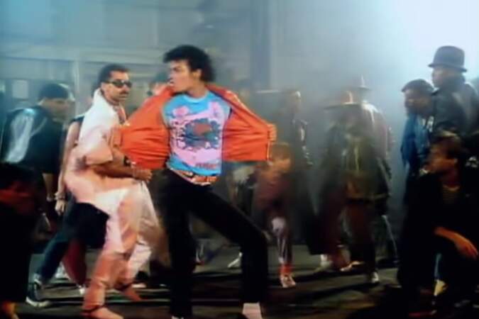 Michael en cuir rouge dans le clip de "Beat It", en 1983
