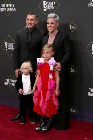 La chanteuse était venue accompagnée de son mari Carey Hart et de leur deux enfants : Willow, 8 ans et Jameson, 2 ans.