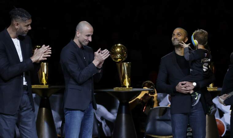 Au AT&T Center, Tim Duncan et Manu Ginobili ont salué la carrière de Tony Parker