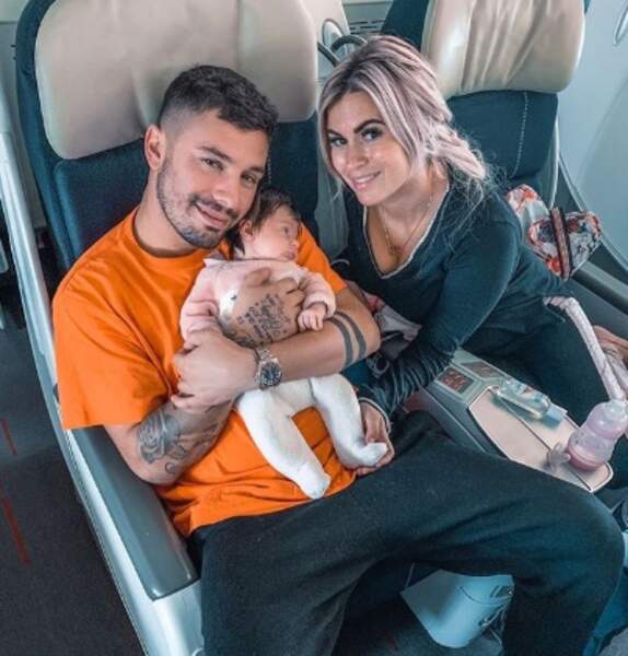 Ruby, le bébé de Kevin Guedj et Carla Moreau, a pris l'avion pour la première fois. 