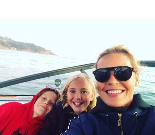 Selfie en famille pour Connie Nielsen et ses fils Sebastian et Bryce.  
