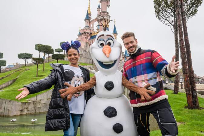 Olaf, la star de la Reine des neiges, a reçu la visite de Matt Pokora et Christina Milian 
