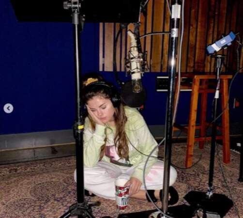 On espère que vous avez plus la forme que Selena Gomez en studio. 