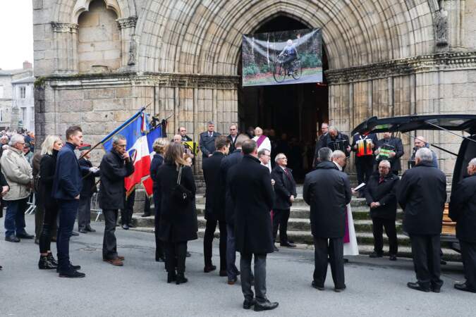 La foule était nombreuse pour les obsèques de Raymond Poulidor