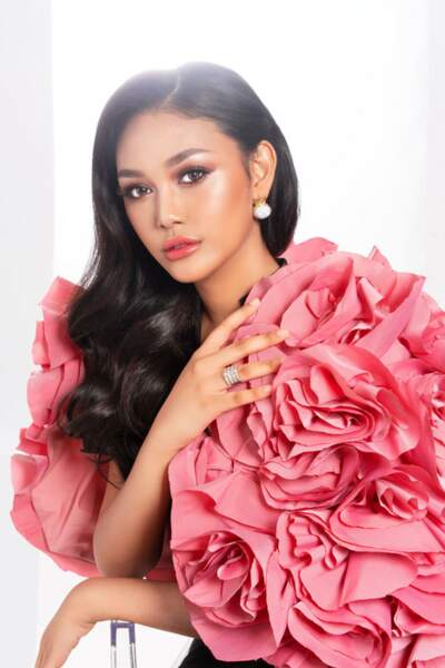 Miss Indonésie : Princess Mikhaelia Megonondo 