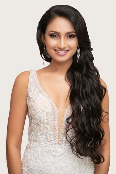 Miss Sri Lanka : Dewmimi Welikande 