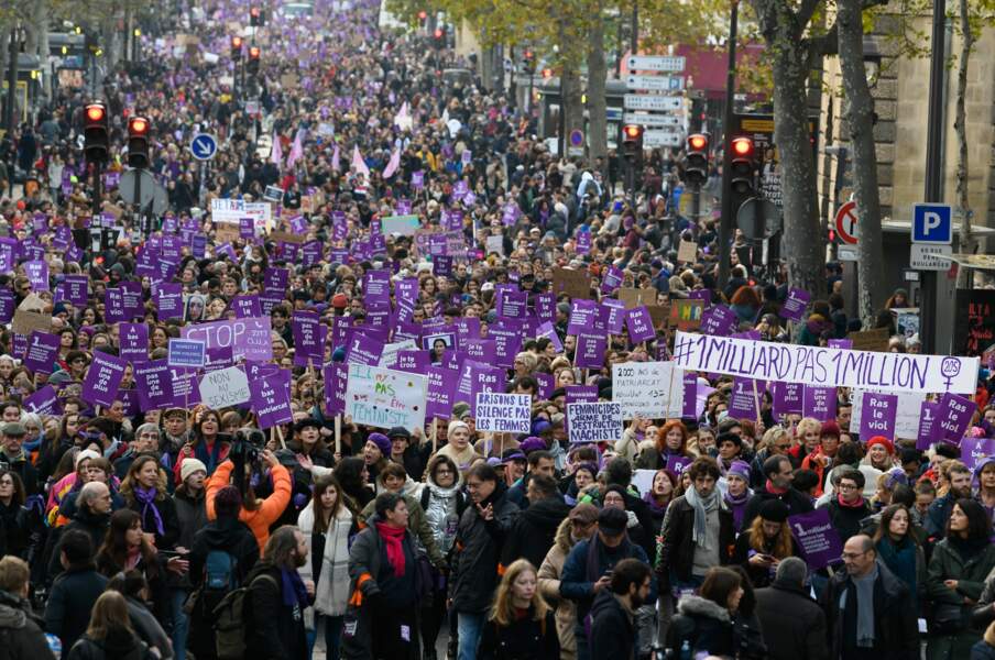 Des dizaines de milliers de femmes ont défilé à Paris