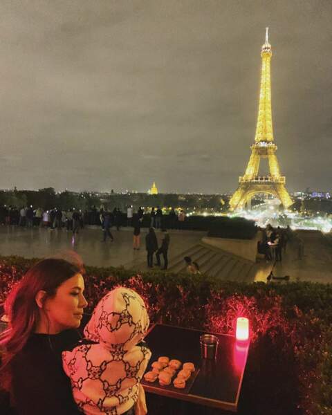 Il a même été à Paris, voir la Tour Eiffel by night