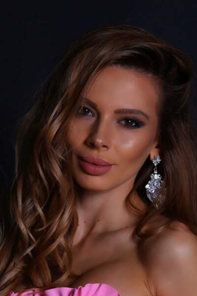 Miss Bulgarie : Lora Asenova