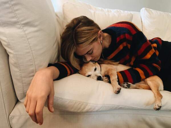 Emily Wickersham (NCIS) et son adorable chien vous souhaitent un bon Thanksgiving
