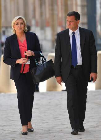 En France, c'est Louis Aliot qui confirme à son tour sa séparation d'avec Marine Le Pen après dix ans de vie commune