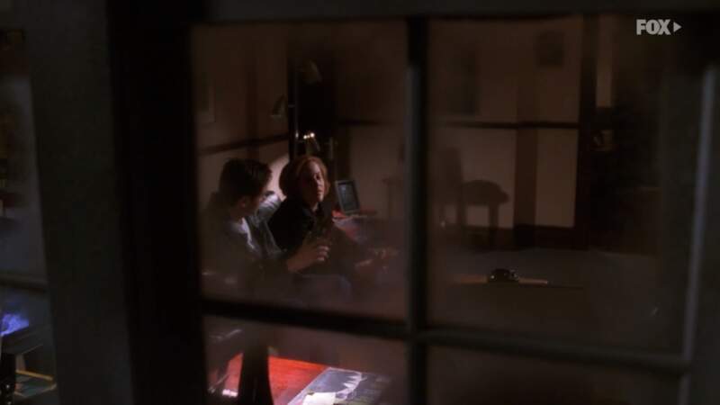 X-Files : les amants maudits (saison 6, épisode 6). Série diffusée sur AB1 et disponible sur Fox Play et myCANAL.