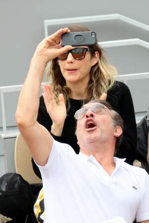 Un selfie de la balle pour Jean Dujardin à Roland-Garros 