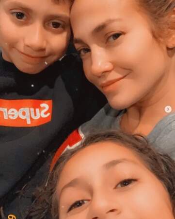 Selfie pour Jennifer Lopez et ses jumeaux. 