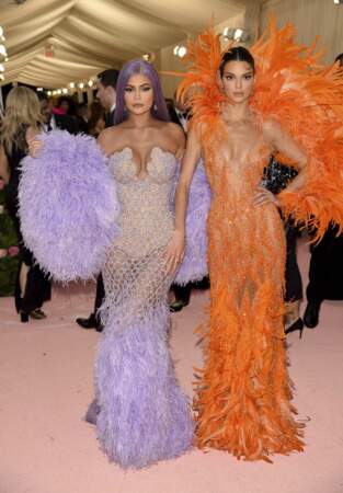 Tout comme leurs demi-soeurs Kylie et Kendall Jenner, toutes en plumes et sobriété...